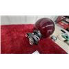 Image 4 : Vintage Red Glass Globe Light Fixture with Black Metal Base
