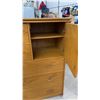 Image 5 : Oak Gentleman's Chest with Cabinet and Brass Drawer Pulls 20 x 39 x 53