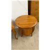 Image 5 : Pair of Pine End Tables with Plank Tops and Cabriole Legs, Round Table 27 x 24, Rectangle Table 27
