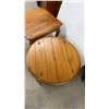 Image 7 : Pair of Pine End Tables with Plank Tops and Cabriole Legs, Round Table 27 x 24, Rectangle Table 27