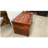 Image 3 : Cedar Chest with Decorative Carved Border and Brass Lock 43 x 20 x 20