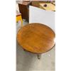 Image 2 : Round Oak Pedestal Dining Table with Four-Leg Base 42 x 30