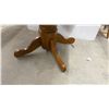 Image 3 : Round Oak Pedestal Dining Table with Four-Leg Base 42 x 30