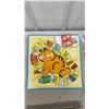 Image 8 : Vintage Garfield Lot: Figures, Board Game, Mug, Trivet, and More