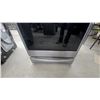 Image 4 : Whirlpool Stainless Steel Slide-In Electric Range with Glass Cooktop