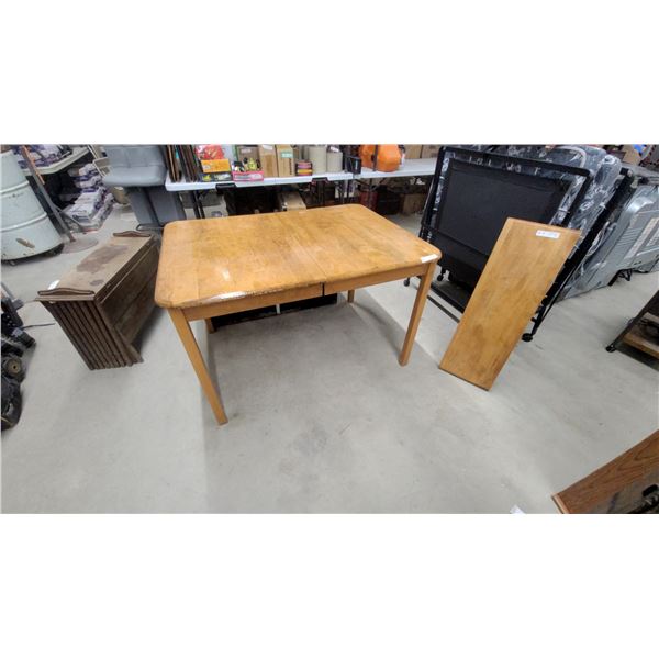 Maple Dining Table with 12" Extension Leaf 30 x 48 x 36"
