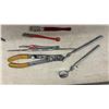 Image 7 : 4 Honeywell Thermostats, Vermont American Drill-N-Drive System, Allen Keys, Glass Cutters, Feeler
