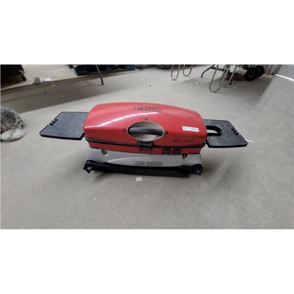 Thermos Grill 2 Go Portable Gas Grill with Foldingstand and Side Tables