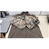Image 6 : Realtree Xtra Camo Insulated Hunting Jacket with Hood and Fleece Zip-Up Sweater, Size XL