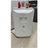 Image 4 : Camplux Mini Tank Electric Water Heater, Model ME40, 4 Gallon, 1440 Watt, 120 Volt