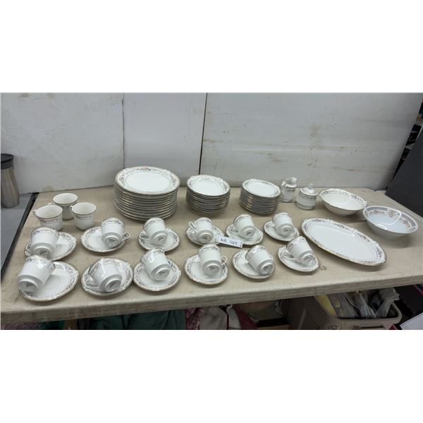 Apropos Bridgehampton Fine China Dinnerware Set, 66 Pieces