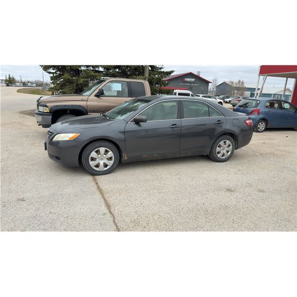 2008 Toyota Camry LE, 4 Door, 4 Cyl, AT, Power Windows/Locks, Runs and Drives, 2 Keys, 325,910KM