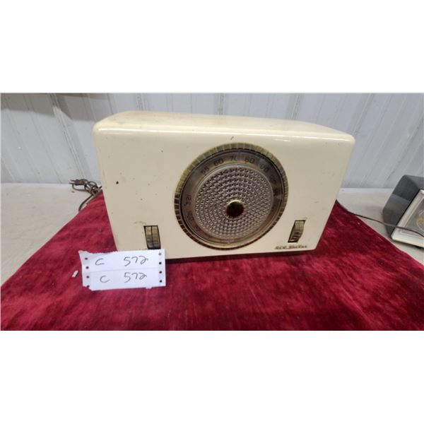 RCA Victor Vintage Tube Radio with Circular Dial