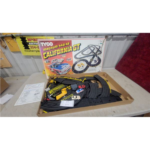 Tyco Magnum 440-X2 California Gt Slot Car Racing Set with Track and Cars