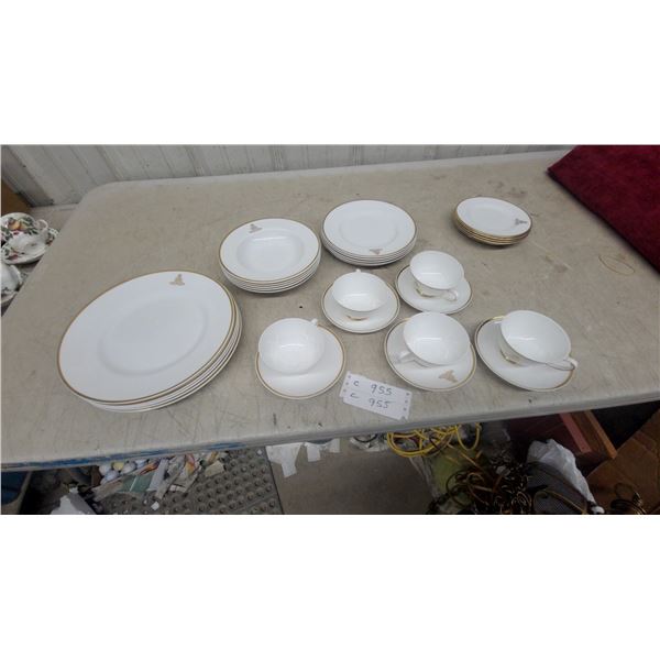 White Porcelain Dinnerware Set with Gold Rim and Napoleon Bee Emblem, 30 Pieces Ready Oyal Tuscan