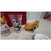 Image 4 : Vintage Pepsi Looney Tunes Collector Glasses, Enesco Popeye Ceramicware, and More