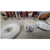 Image 8 : Vintage Pepsi Looney Tunes Collector Glasses, Enesco Popeye Ceramicware, and More
