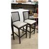 Image 5 : Counter Height Dining Table 47 x 31-1/2 x 41-1/2 with Four Upholstered Bar Stools