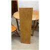 Image 7 : Oak Round Dining Table with Leaf and Four Spindle Back Chairs
