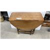 Image 1 : Vintage Oak Gate-Leg Drop-Leaf Table with Scalloped Edge and Turned Legs 32 x 14 x 30