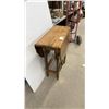 Image 2 : Vintage Oak Gate-Leg Drop-Leaf Table with Scalloped Edge and Turned Legs 32 x 14 x 30