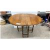 Image 3 : Vintage Oak Gate-Leg Drop-Leaf Table with Scalloped Edge and Turned Legs 32 x 14 x 30