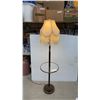 Image 2 : Victorian-Style Floor Lamp with Fringed Shade and Glass Tray Table 60"