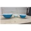 Image 2 : Pyrex Blue Horizon and Solid Blue Cinderella Mixing Bowls Set of Three