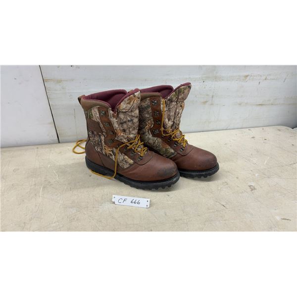 Cabela's Oil Resistant Camo Hunting Boots, Size 12D