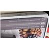 Image 7 : Black+Decker 8-Serving Nonstick Electric Griddle and President's Choice 13-Piece Baking Tool Set