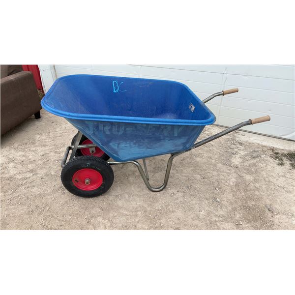 Poly Wheelbarrow w/Inflatable Rubber Tires