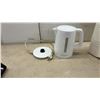 Image 10 : Heritage Four-Square Waffle Maker, Toastmaster Electric Kettle, and Bread Maker