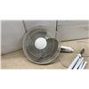 Image 5 : Facto FIE 934 White Pedestal Stand Fan & Disassembled Fan