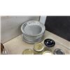 Image 6 : Golden Harvest Mason Jars, Canning Jars, Ice Cube Trays, Aluminum Bakeware, Cookie Sheets and More