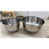 Image 4 : Oster Imperial Kitchen Center with Mixing Bowls, Beaters, Food Processor Attachments, and More