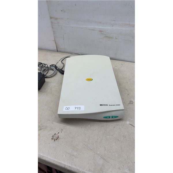 Hewlett-Packard ScanJet 4100C Flatbed Scanner with Power Adapter