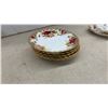 Image 13 : Royal Albert Old Country Roses Bone China Tea Set with Covered Tureen and More, 36 Pieces