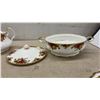 Image 4 : Royal Albert Old Country Roses Bone China Tea Set with Covered Tureen and More, 36 Pieces