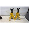 Image 2 : Red Hydraulic Floor Jack with Pair of 3-Ton Yellow Jack Stands