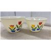Image 5 : Fire-King Tulip Pattern Milk Glass Nesting Mixing Bowl Set with Lid, Five Pieces