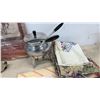 Image 5 : Federal Glass Company Rosecrest Eight-Piece Oven Glass Set, Linens and Gravy Warmer