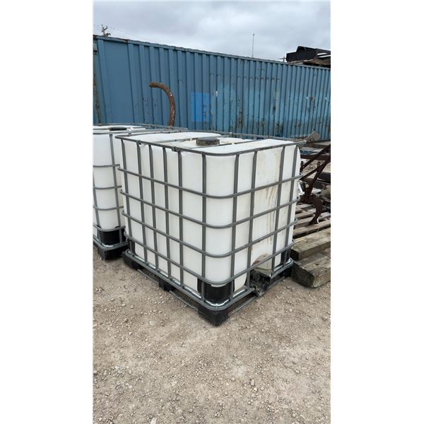 275-Gallon IBC Tote with Metal Cage Frame and Pallet Base