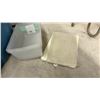 Image 5 : Rubbermaid Super Tough Storage Totes with Lids and Clear Storage Container, Assorted Colors