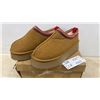 Image 1 : Brown Suede Platform Slip-On Slippers with Patterned Trim and Plush Lining, Size 42
