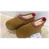 Image 2 : Brown Suede Platform Slip-On Slippers with Patterned Trim and Plush Lining, Size 42