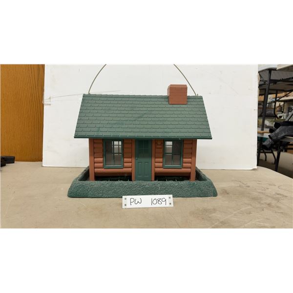 Birdhouse Feeder