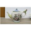 Image 5 : 4 Teapots, Cookie Jar Lid, and 1 China Man &Women