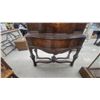 Image 5 : Baroque Revival Style Walnut Veneer Display Hutch with Carved Pediment and Marquetry Inlay 73 x 47