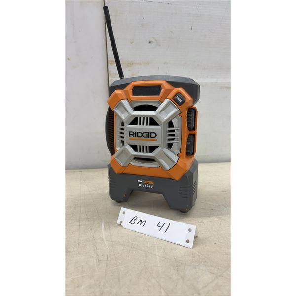 Ridgid R84081 MaxSelect 18-Volt/24-Volt Cordless AM/FM Jobsite Radio