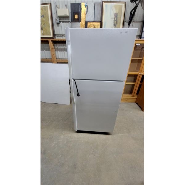 Kenmore Coldspot 19.1 Cubic Foot Top-Freezer Refrigerator Model 106.63972601